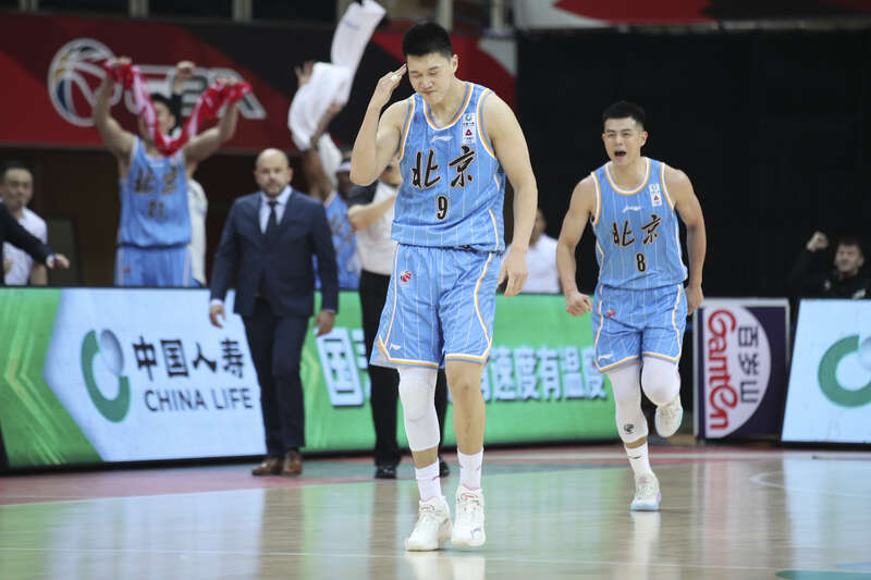 雅尼斯强势回归!北京首钢铁血防守赢下德比