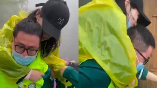 90后医生走999级台阶背受伤游客下山