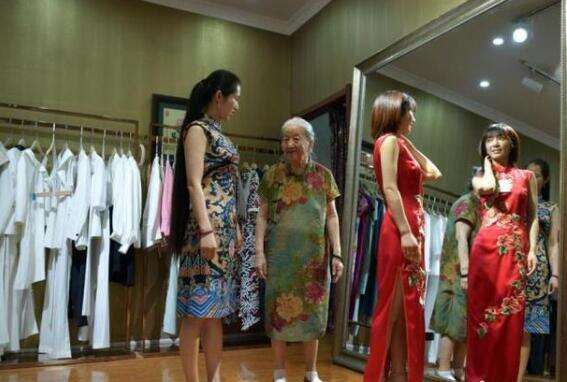 石家庄“旗袍奶奶”玩转“跨界” 中国传统服饰“破圈”成长