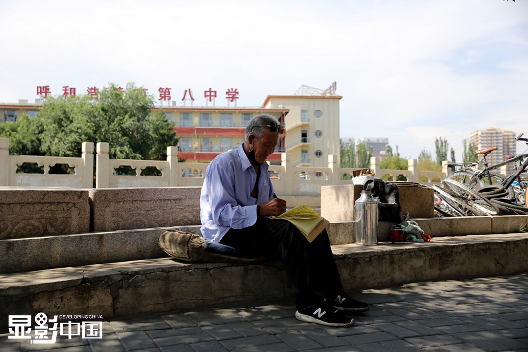 【显影中国】退而不休，修