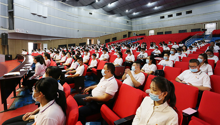 山西工学院迎来首批新生