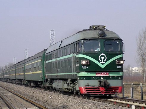 齐齐哈尔：“绿皮车”即将退出历史舞台