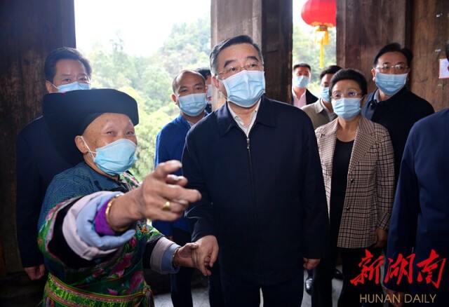 张庆伟：坚决扛起精准扶贫首倡地政治责任 努力在新时代乡村振兴中走在前列