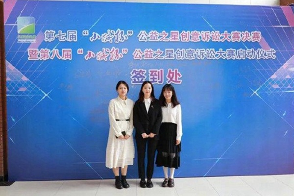 起诉苹果的法学生首度集体回应 “蚍蜉”如何“撼大树”？