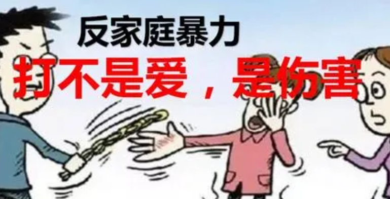 打孩子反让自己骨折，“暴力教育”害人害己！