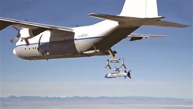 美军完成无人机空中回收测试 对“蜂群作战”能力有重要意义