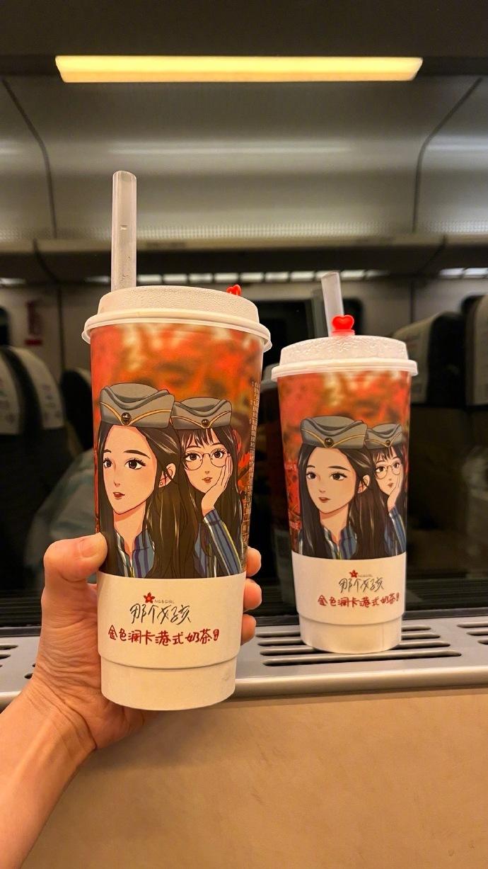 高铁奶茶引热议 网友:比起奶茶平价盒饭才是“刚需”