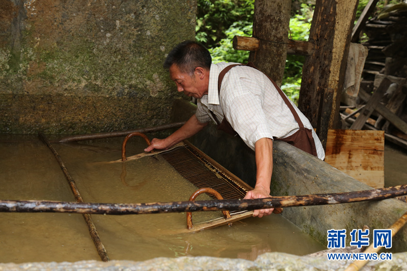 湖北南漳：土法造纸 传承指尖匠心