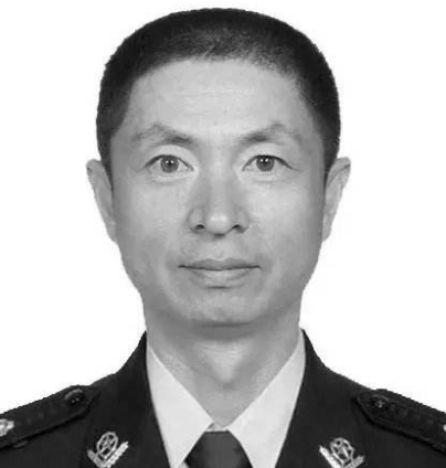 青岛交警李涌牺牲后,他的微博里有人坚持说早晚安