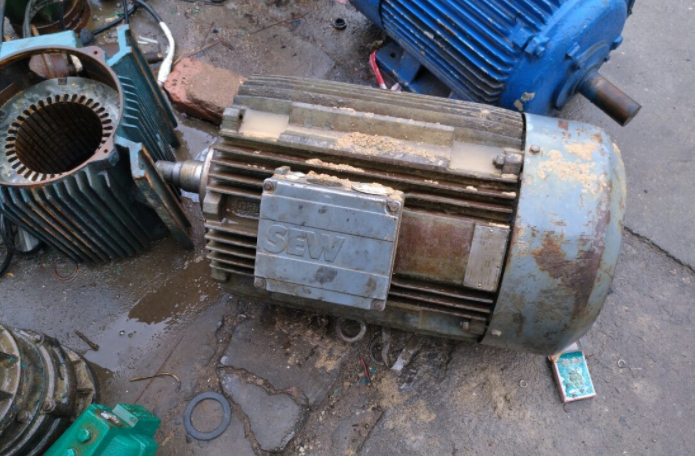 外表甜美、手艺硬核 云南90后“重工业版李子柒”走红