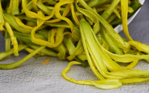 为什么干黄花菜比鲜的更安全？