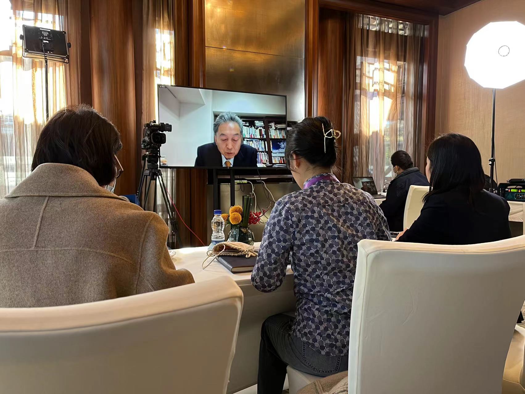 鸠山由纪夫：因为对中国谢罪，我遭到了日本政府的批判