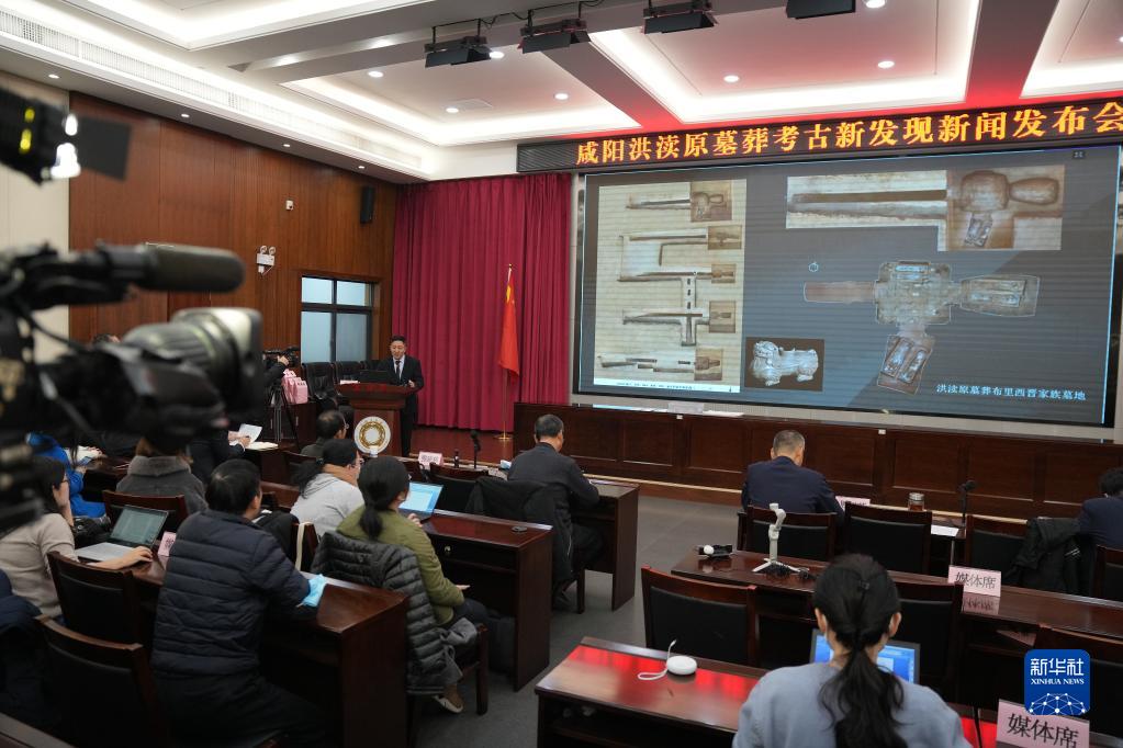 陕西咸阳发掘3600多座古墓葬