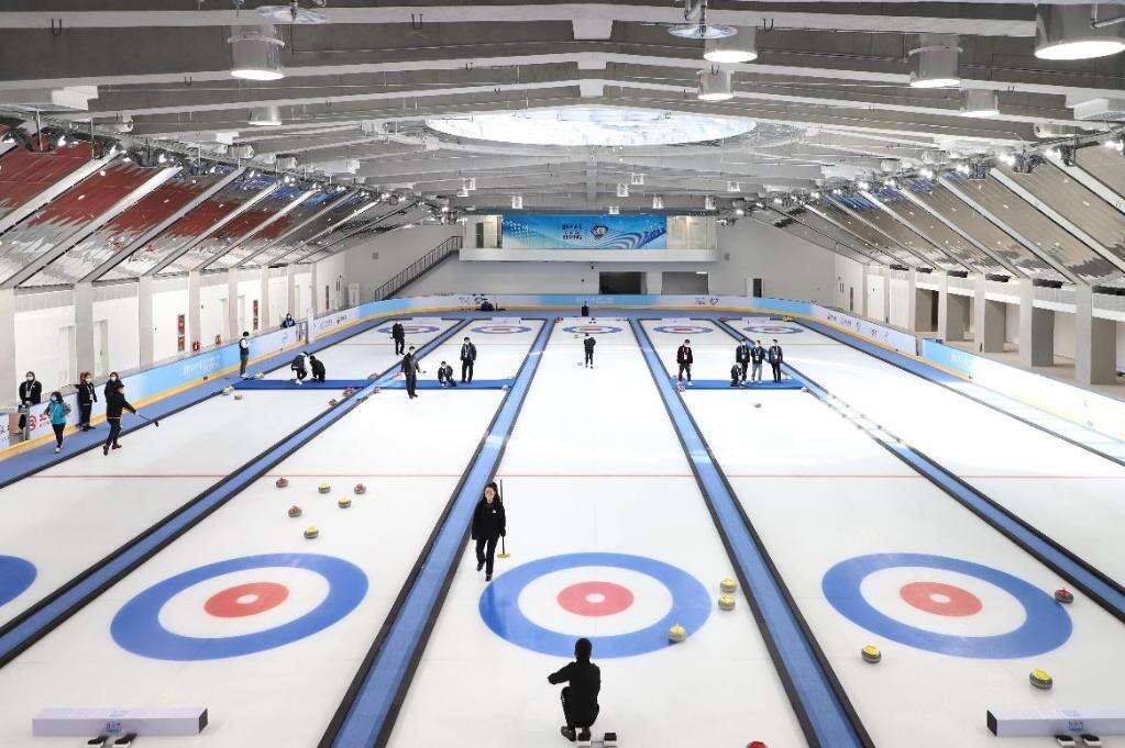 “冰立方”冰上运动中心将在北京冬奥会时提供冰壶体验