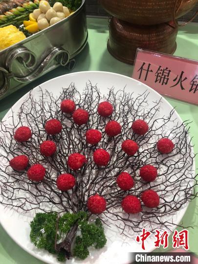 楚菜美食博览会上各式楚菜仿佛艺术品(资料图) 梁婷 摄 楚菜美食博览会上各式楚菜仿佛艺术品(资料图) 梁婷 摄