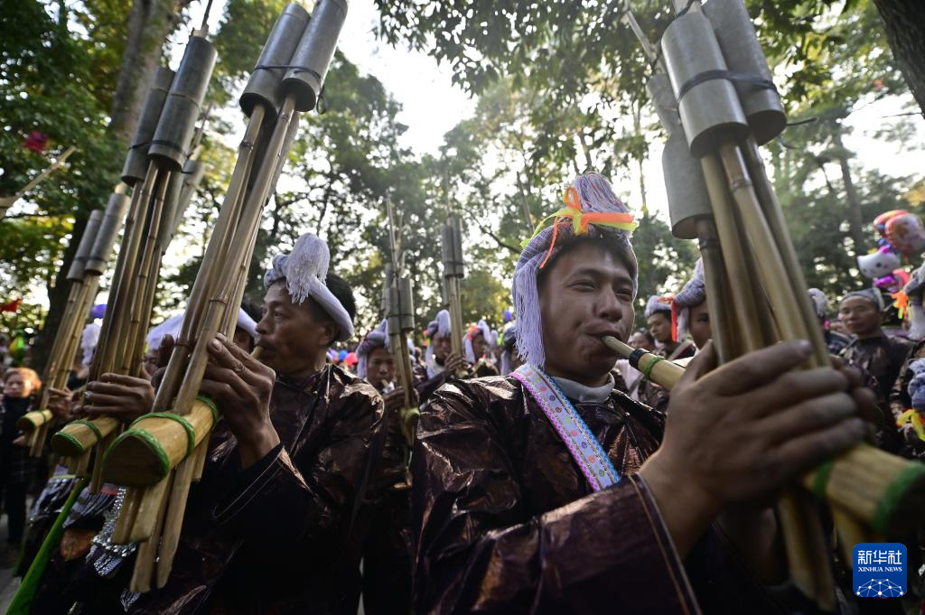 贵州:苗寨欢度芦笙节