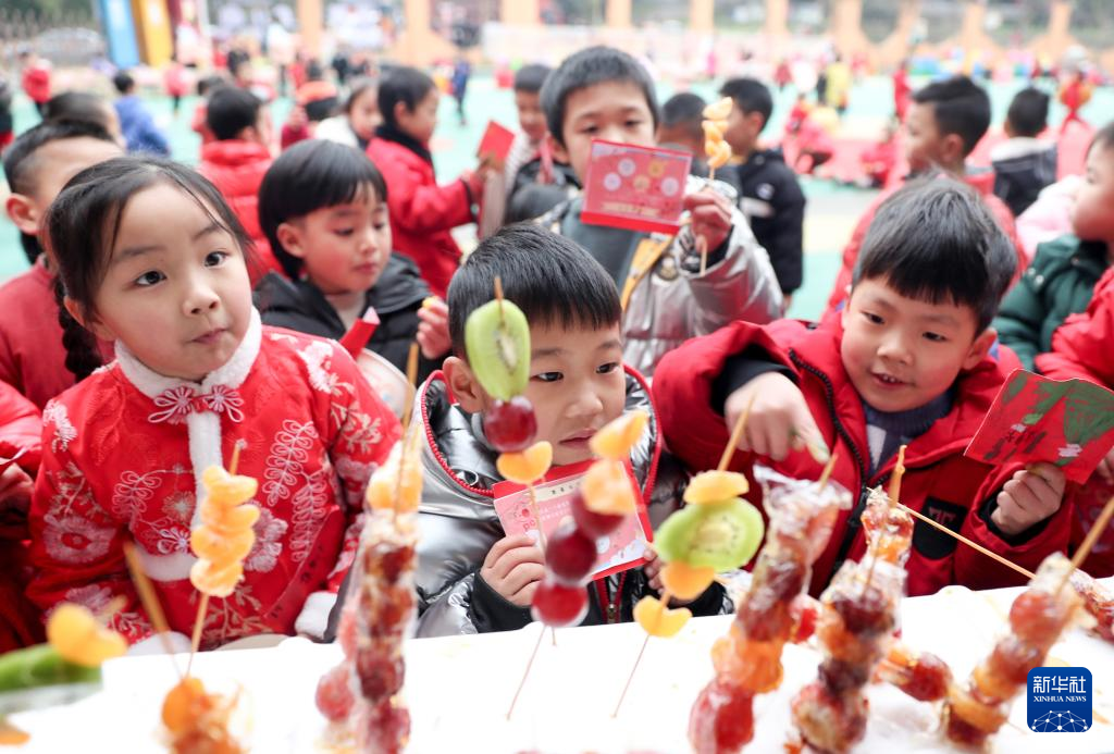 萌娃逛“庙会” 迎新年