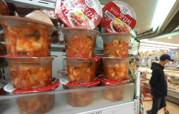 韩媒：韩国泡菜去年出口额创新高，战胜中国产，树立“泡菜宗主国”自尊