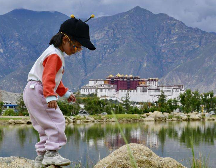 去年西藏接待游客4150万人次 旅游收入441亿