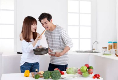 拿起保温杯 在青春和养生之间找到平衡