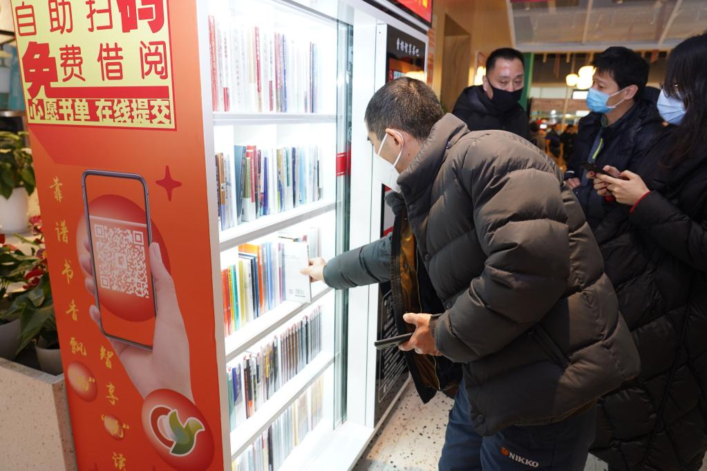 上海把“图书馆”送到百姓身边 “金点子”来自人民建议征集邮筒