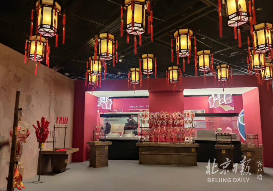 腊月里来忙年!京城稻香村萌兽糕点及菜百虎年金饰等热销