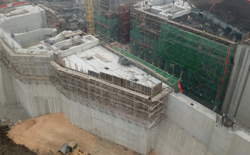 中建筑港引江济淮枞阳船闸项目12号闸室空箱层封顶浇筑