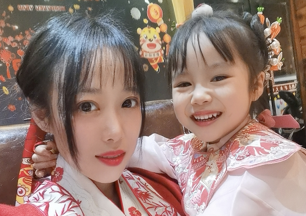 穿汉服迎新年,不一样的祝福送给你