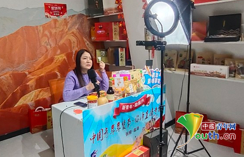 甘肃临泽青年助力直播带货 赋能县域产业振兴