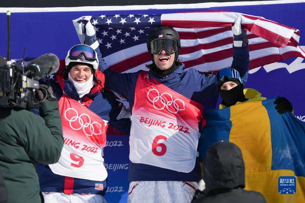 自由式滑雪男子坡面障碍技巧决赛：美国选手夺得冠军