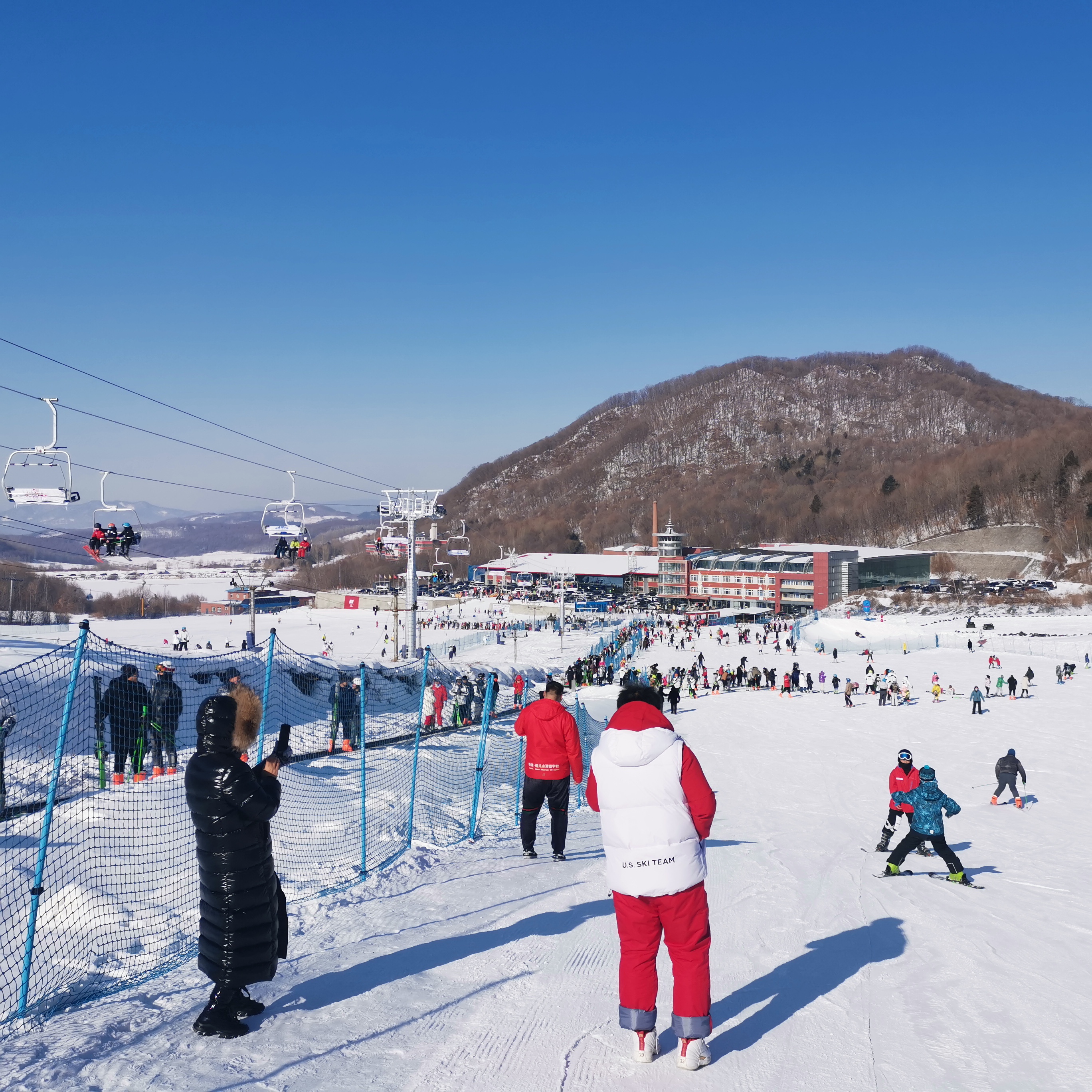 旅投集团：赋能冰雪经济 带动6万人次上冰雪