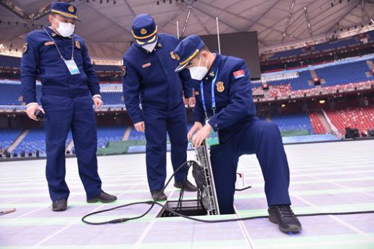 这群平均22岁的年轻人，昼夜守护30万平方米的精彩