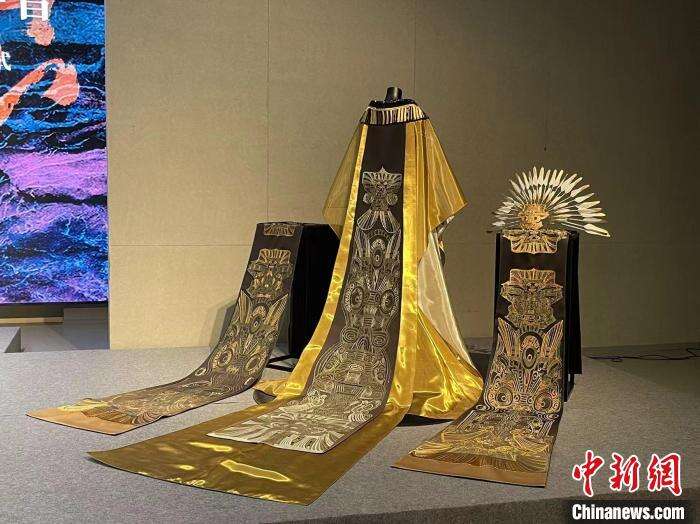良渚元素服饰入藏中国丝绸博物馆 用现代语言展示中华文化