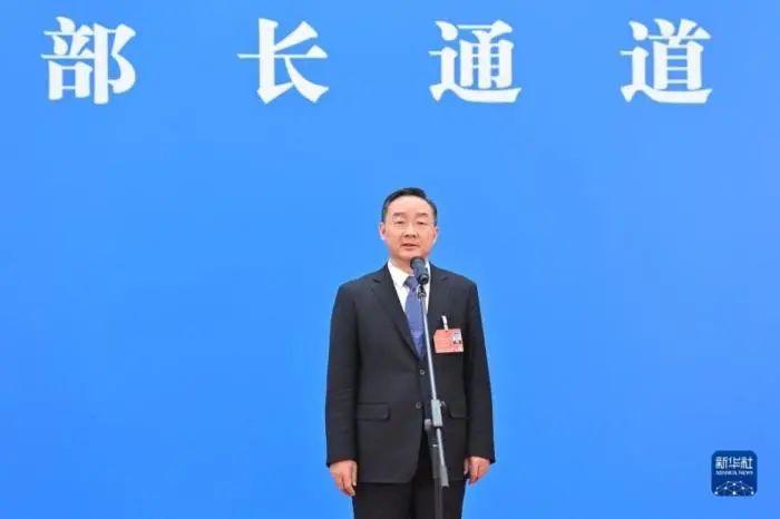 3月5日,第十三届全国人民代表大会第五次会议举行首场“部长通道”采访活动。这是农业农村部部长唐仁健通过网络视频方式接受采访。新华社记者 李鑫 摄 3月5日,第十三届全国人民代表大会第五次会议举行首场“部长通道”采访活动。这是农业农村部部长唐仁健通过网络视频方式接受采访。新华社记者 李鑫 摄
