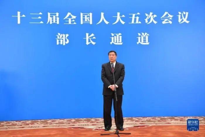 国家发展和改革委员会主任何立峰通过网络视频方式接受采访。新华社记者 李鑫 摄 国家发展和改革委员会主任何立峰通过网络视频方式接受采访。新华社记者 李鑫 摄