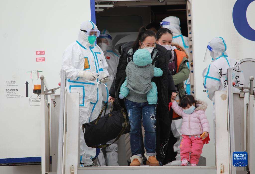 第二批两架接返自乌克兰撤离中国公民临时航班安全回国