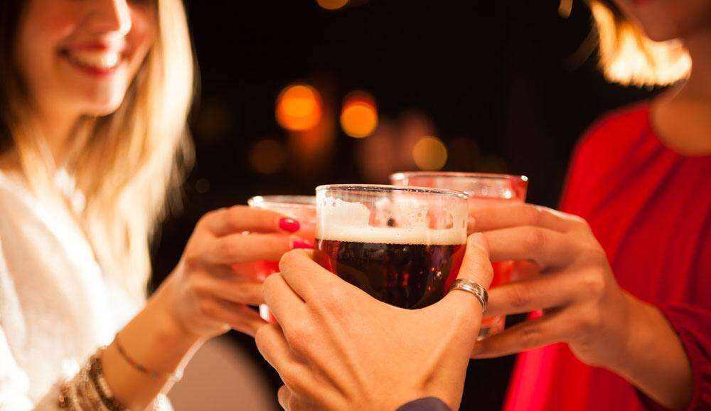 女子饮酒十年致多器官衰竭 专家：喝不醉不代表不伤身