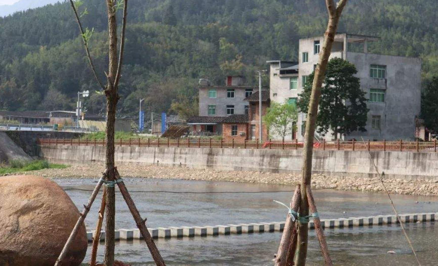 生态水引来好项目 永泰首家瓶装矿泉水厂试投产