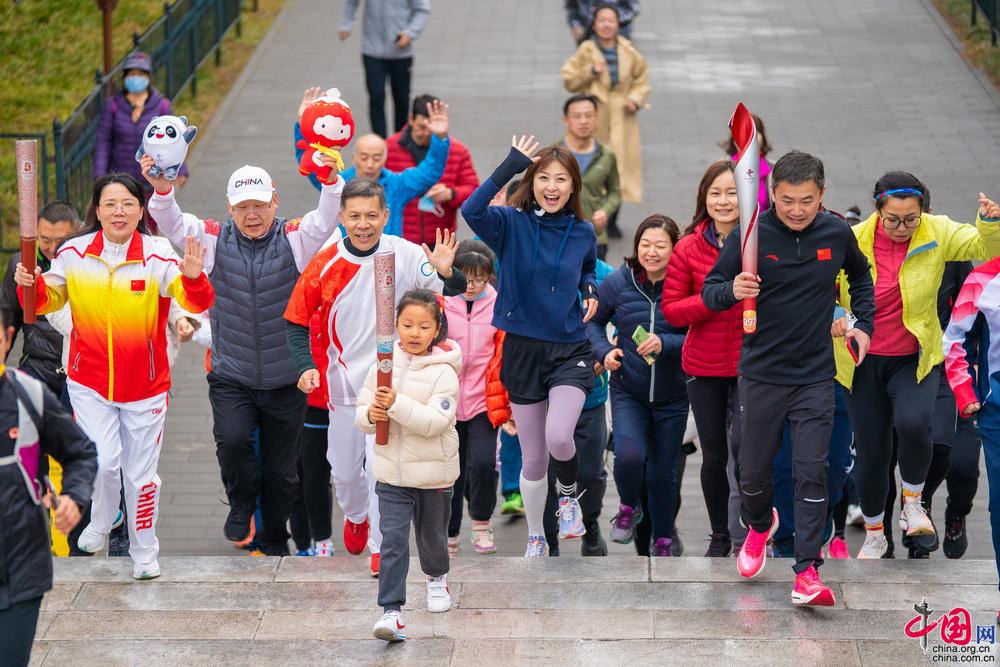 举 “双奥”火炬为健康中国助力