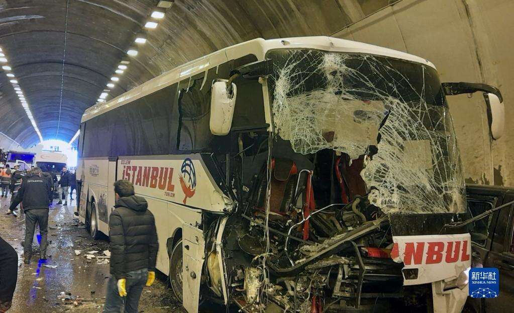 土耳其一隧道多车连环相撞事故致数十人受伤