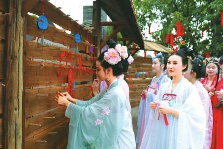  农历二月花朝节 十二花神次第来,人间月月花儿开 