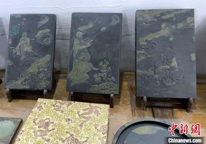庐山金星砚文化博物馆陈列着各种纹理的砚石。　中共庐山市委统战部供图