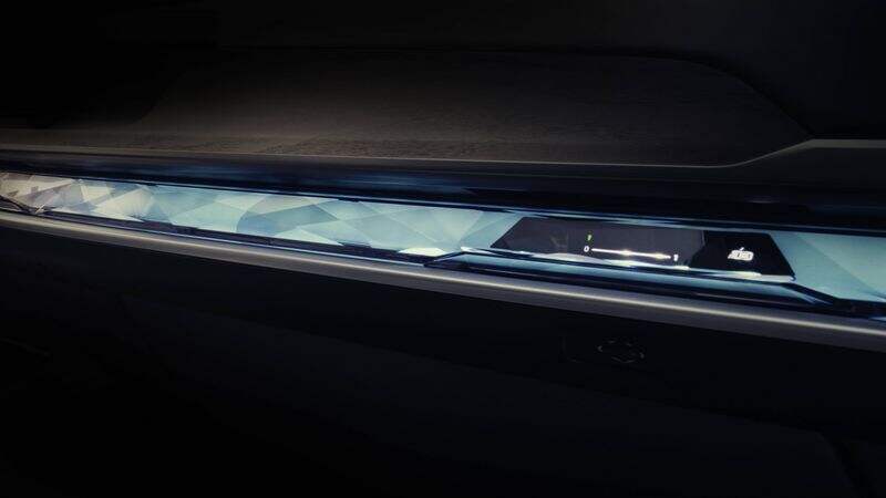 宝马i7可能于4月14日全球首发 配备31英寸巨幕