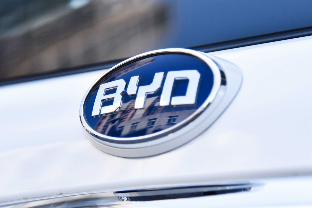 比亚迪停止生产燃油车 3月新能源汽车产销均破10万辆