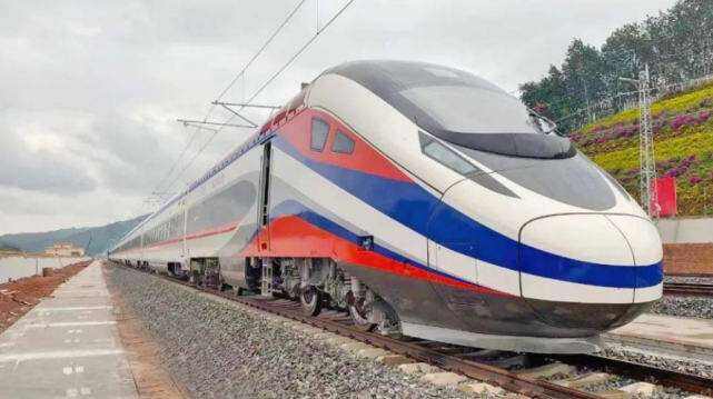 中老铁路老挝段首开普速旅客列车