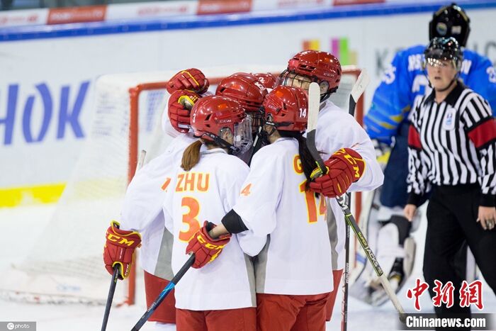 女子冰球世锦赛甲级B组：中国队五连胜夺冠
