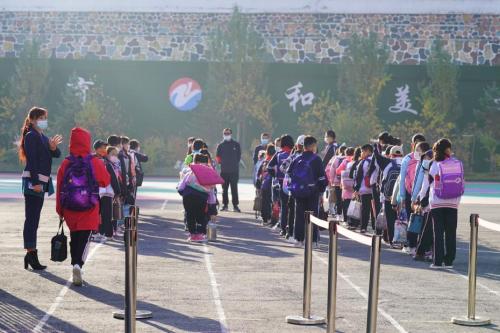 “因家长瞒报开除学生” 权力不能任性