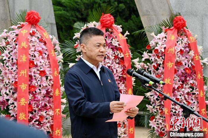 中共漳州市委书记张国旺在启动仪式上讲话，并宣布“纪念红军攻克漳州90周年”系列活动正式启动。　张金川 摄