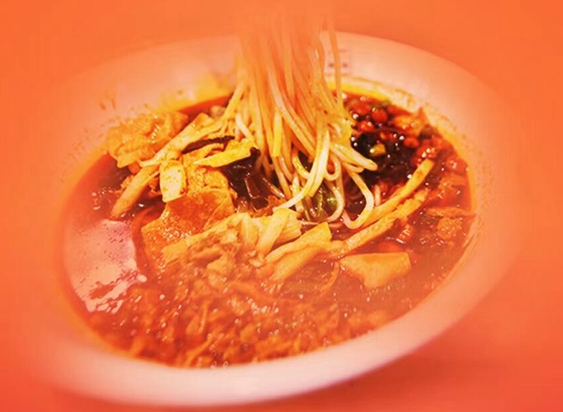 从地方小吃到“网红”大产业——一碗柳州螺蛳粉的供给侧结构性改革