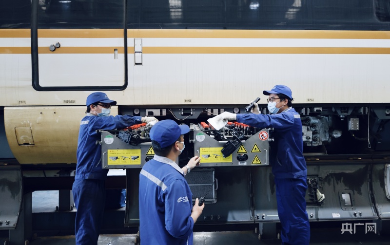 上海虹桥站16日出发列车12趟 对外铁路交通正逐步恢复